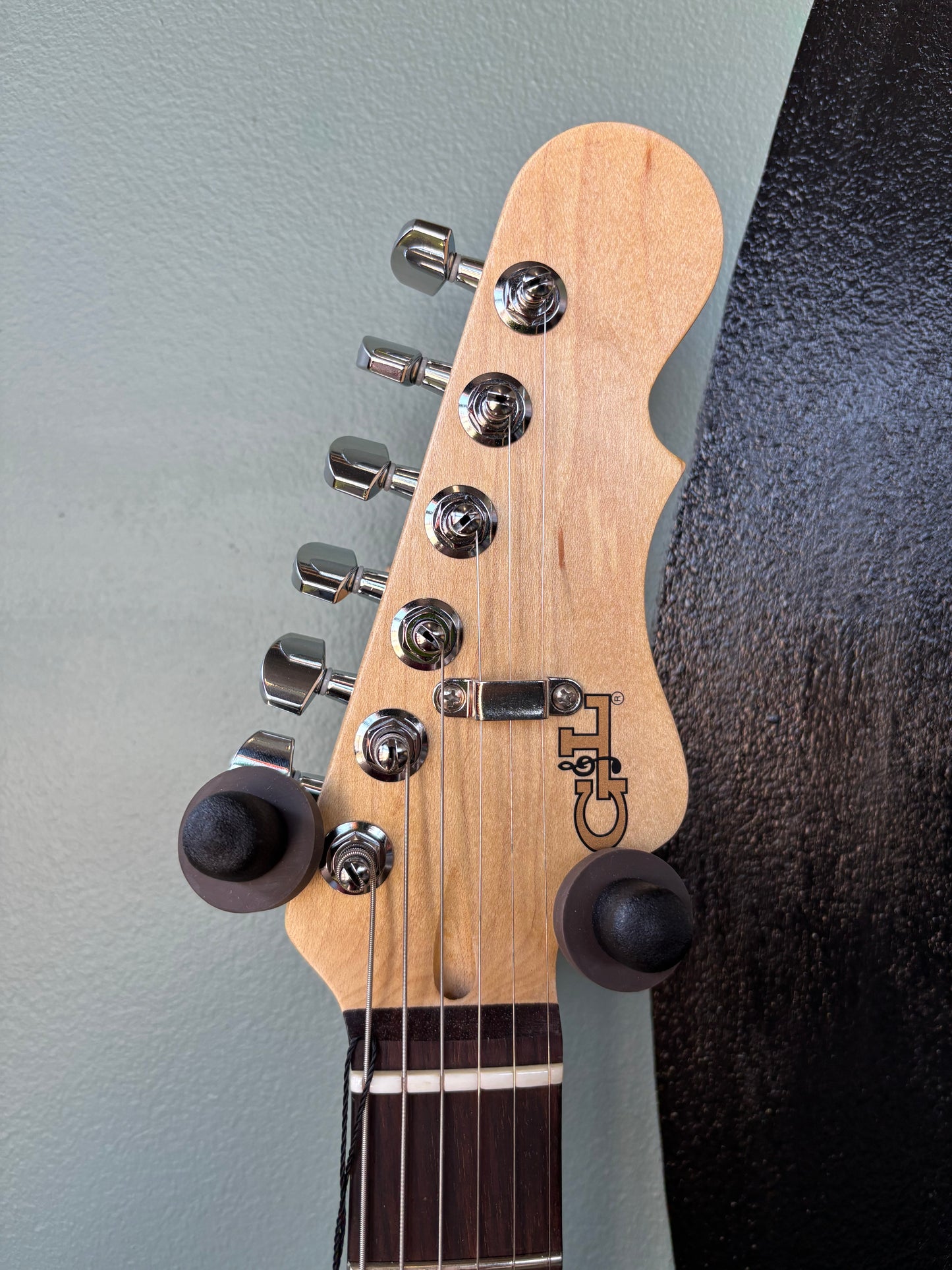 G&L Guitars G&L CLF Research Doheny V12, Pharaoh Gold
