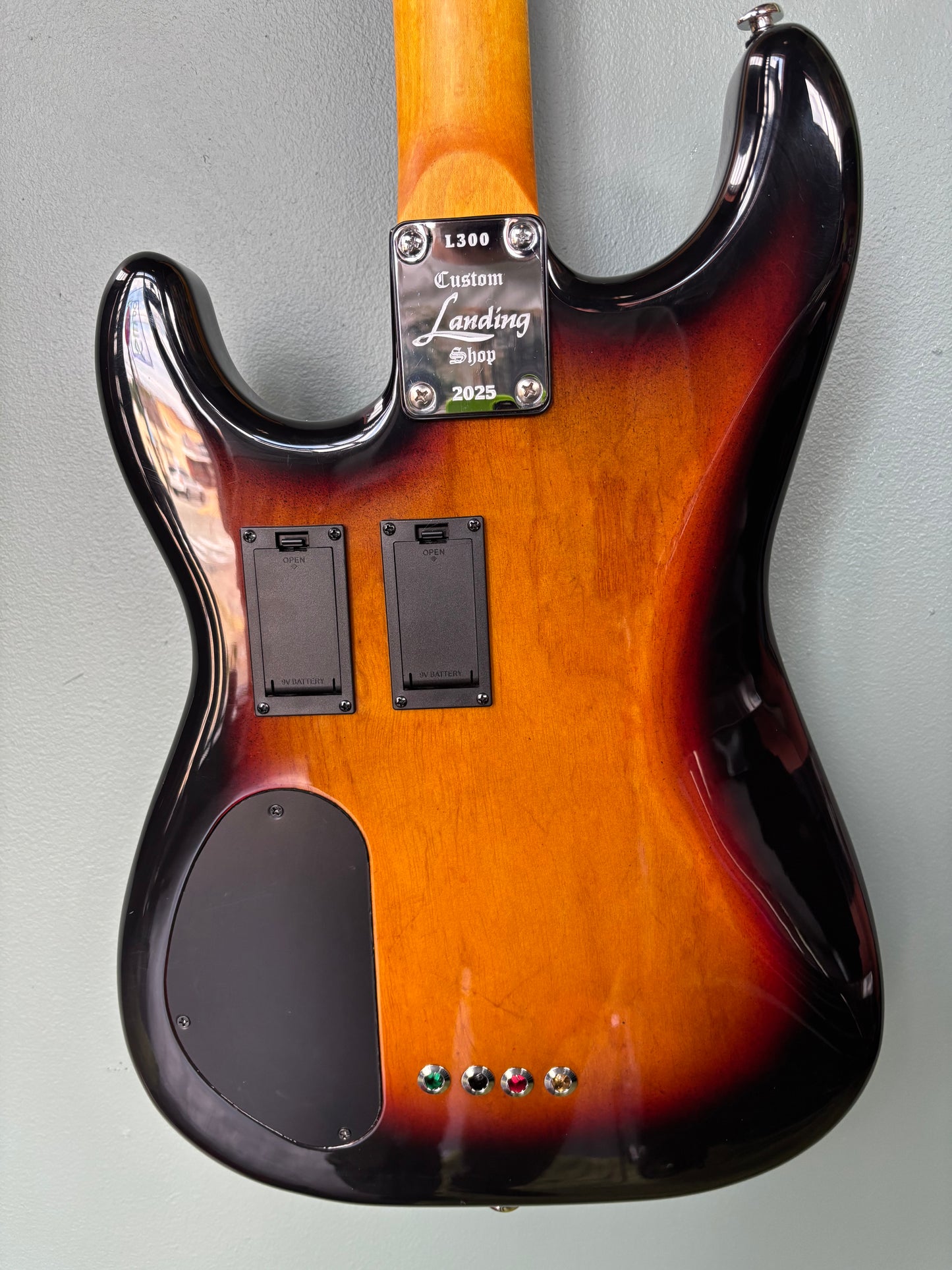 Landing Basses L300 Short Scale Bass