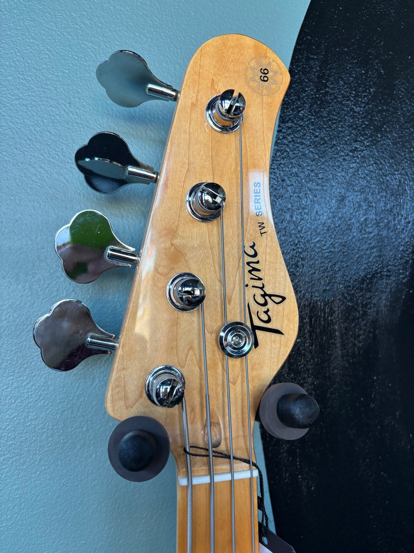 Tagima Usa Tagima TW 66 Electric Bass Butterscotch Blonde