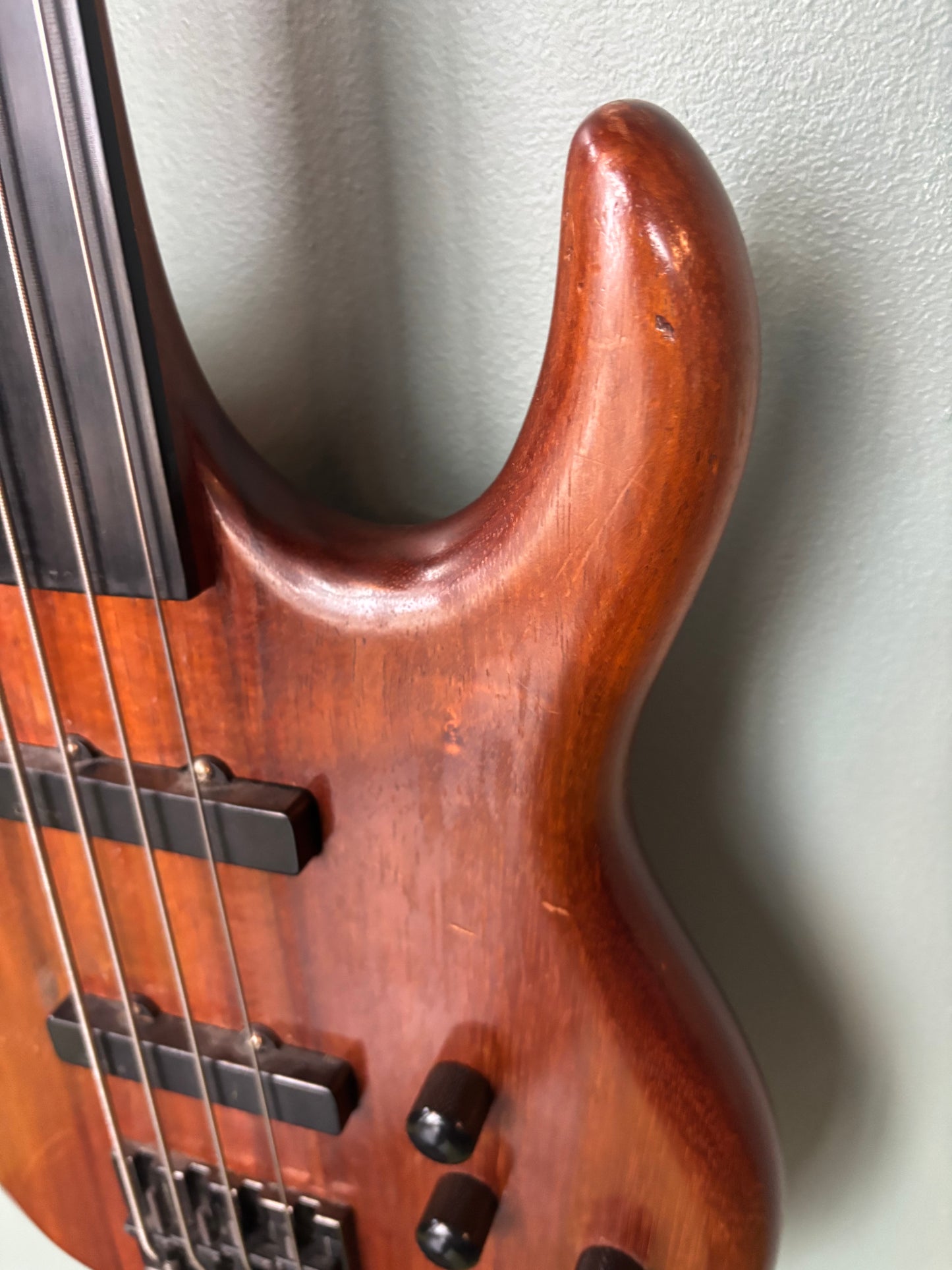 Used 90s Carvin LB-70F Koa Fretless Bass Guitar