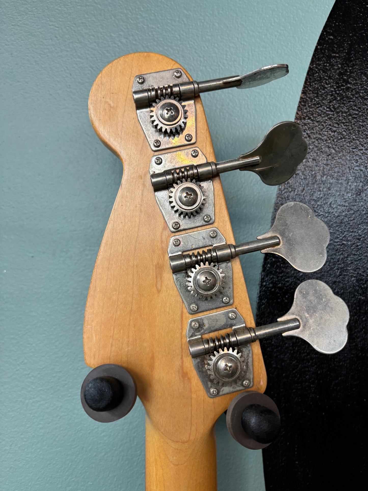 Used Squier Vista Musicmaster Bass - Shell Pink