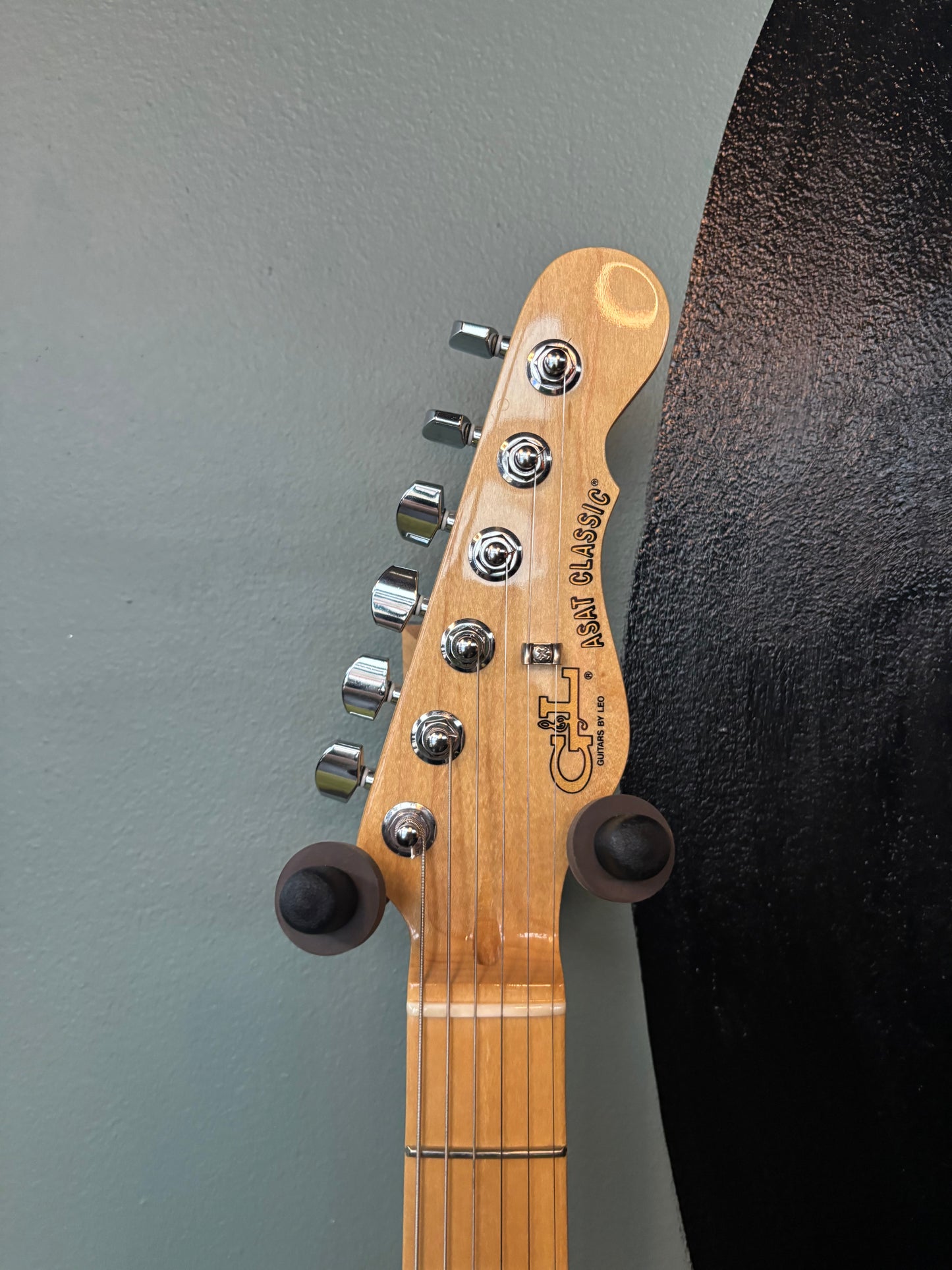 Used G&L Fullerton Deluxe Blonde ASAT Classic Alnico