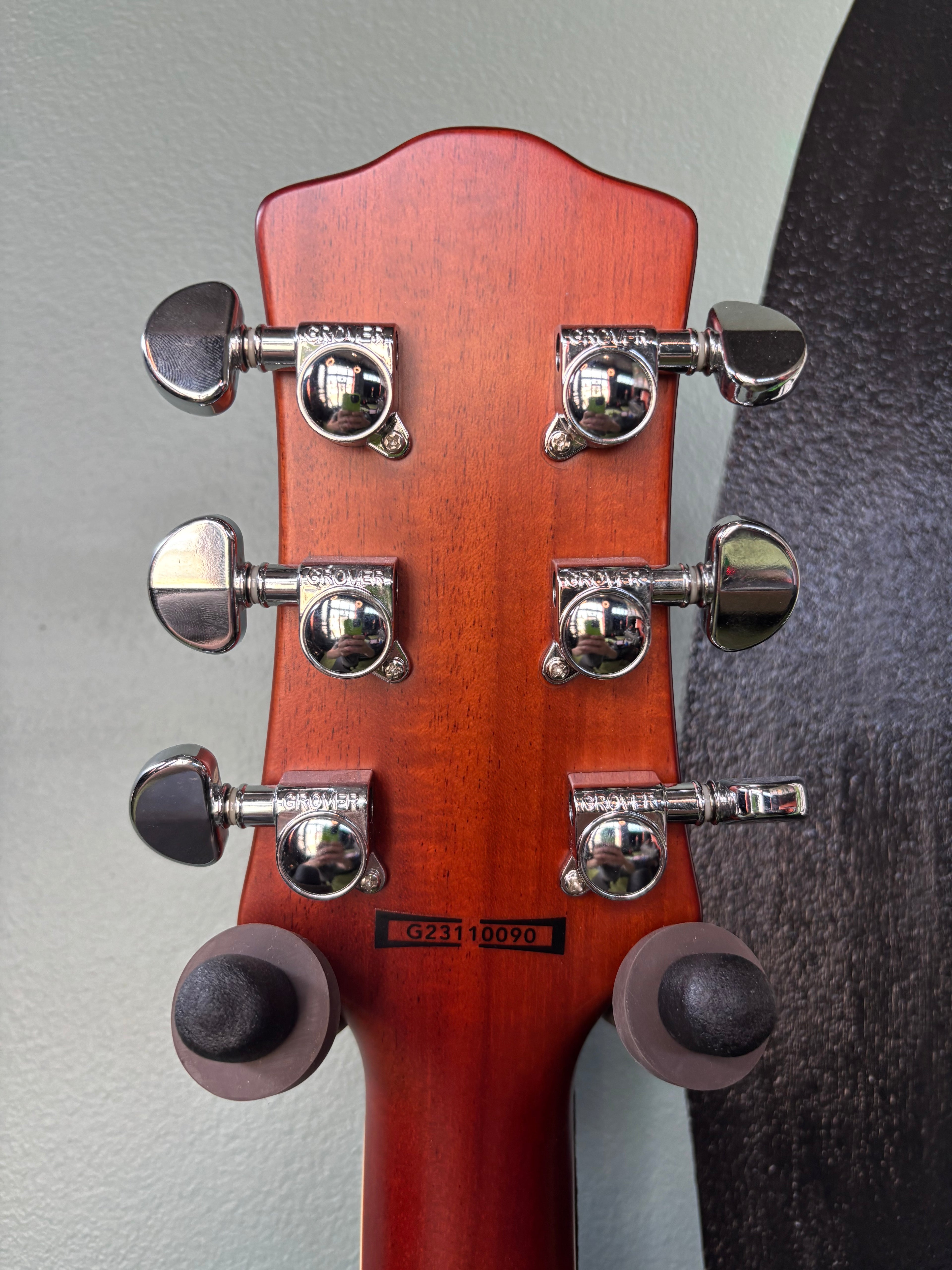 Magneto Velvet Deluxe Electric Guitar