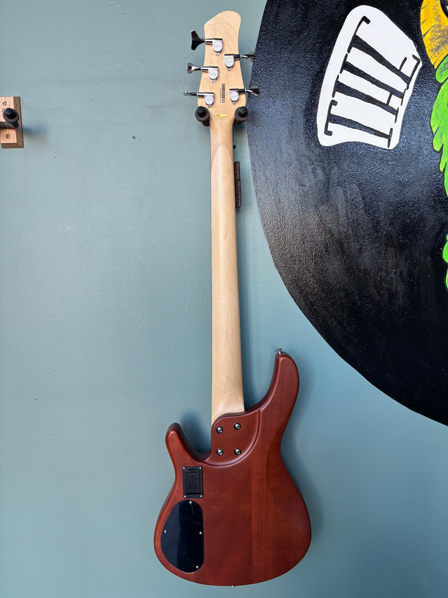 Tagima USA Millenium Top 5 Bass Guitar – Black
