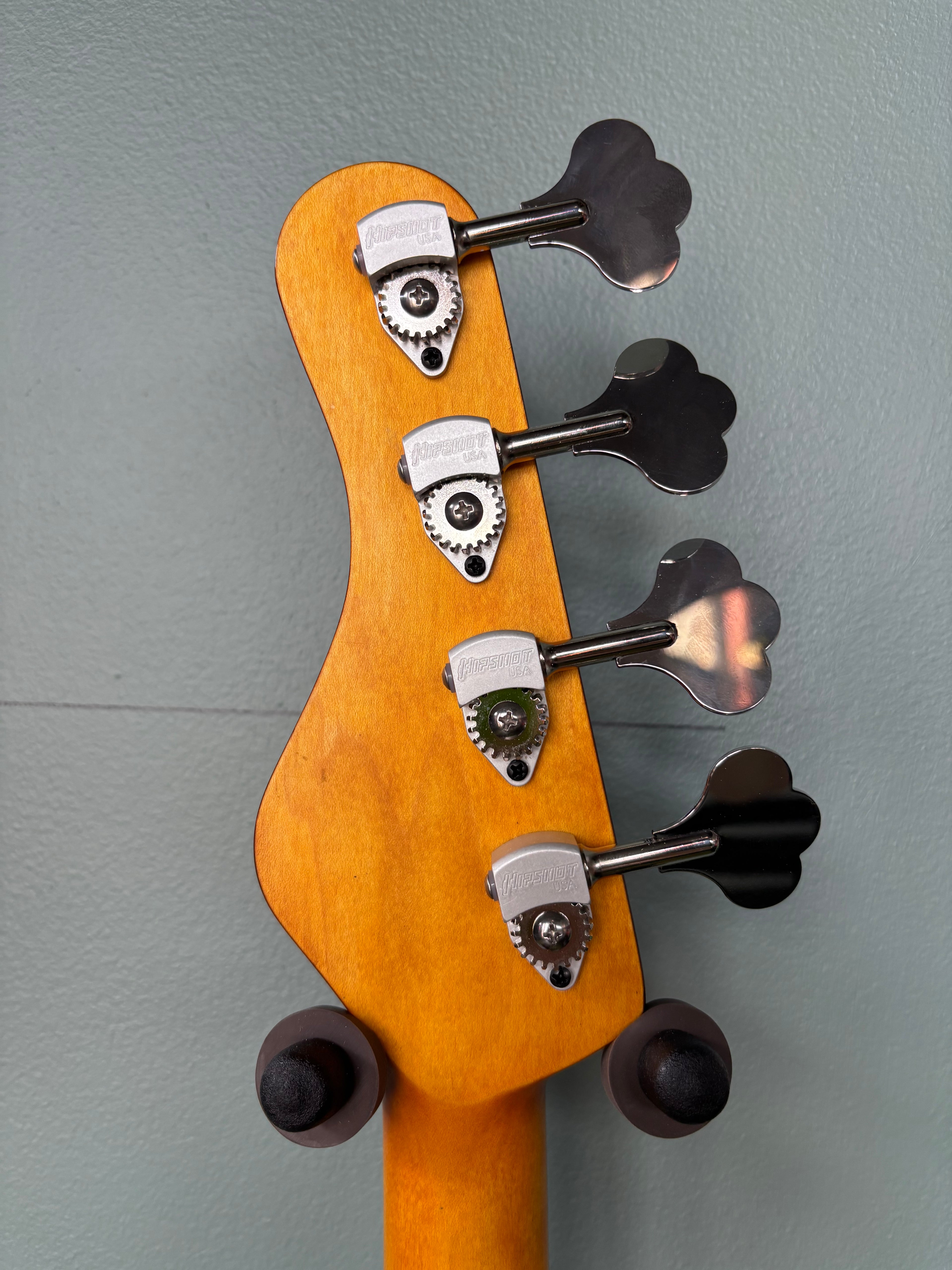 Landing Basses L300 Short Scale Bass