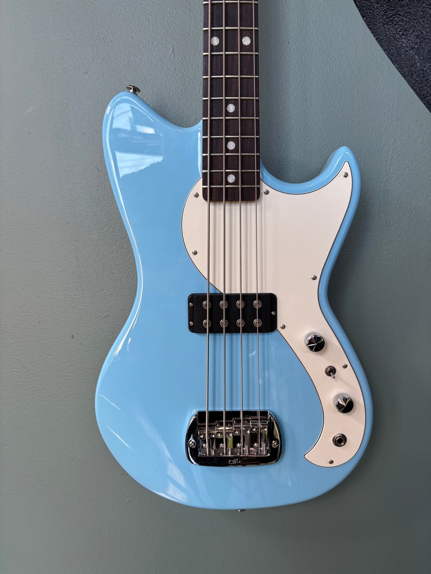 G&L Guitars G&L Fullerton Deluxe Fallout Bass, Himalayan Blue