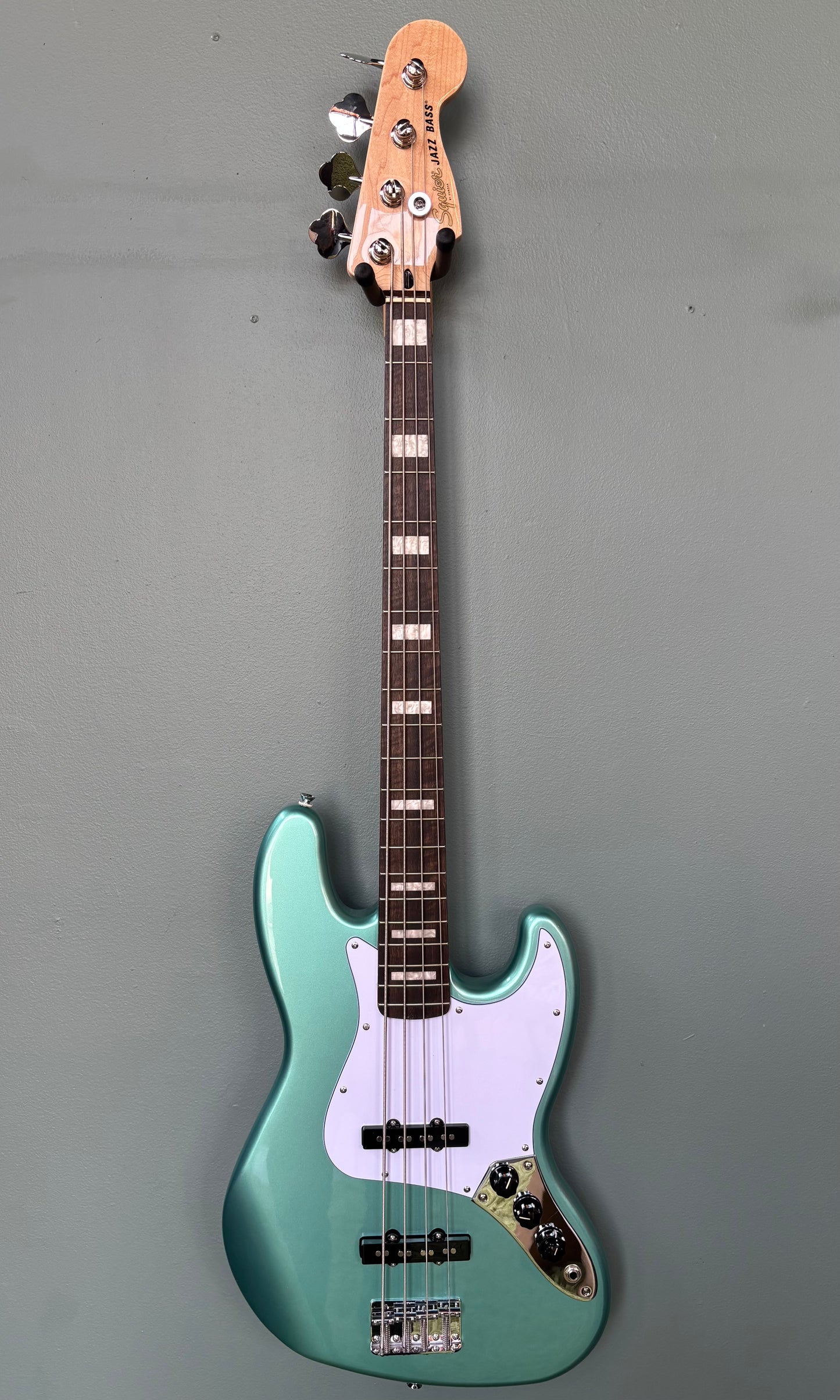 Used Squier Affinity Active Jazz Bass