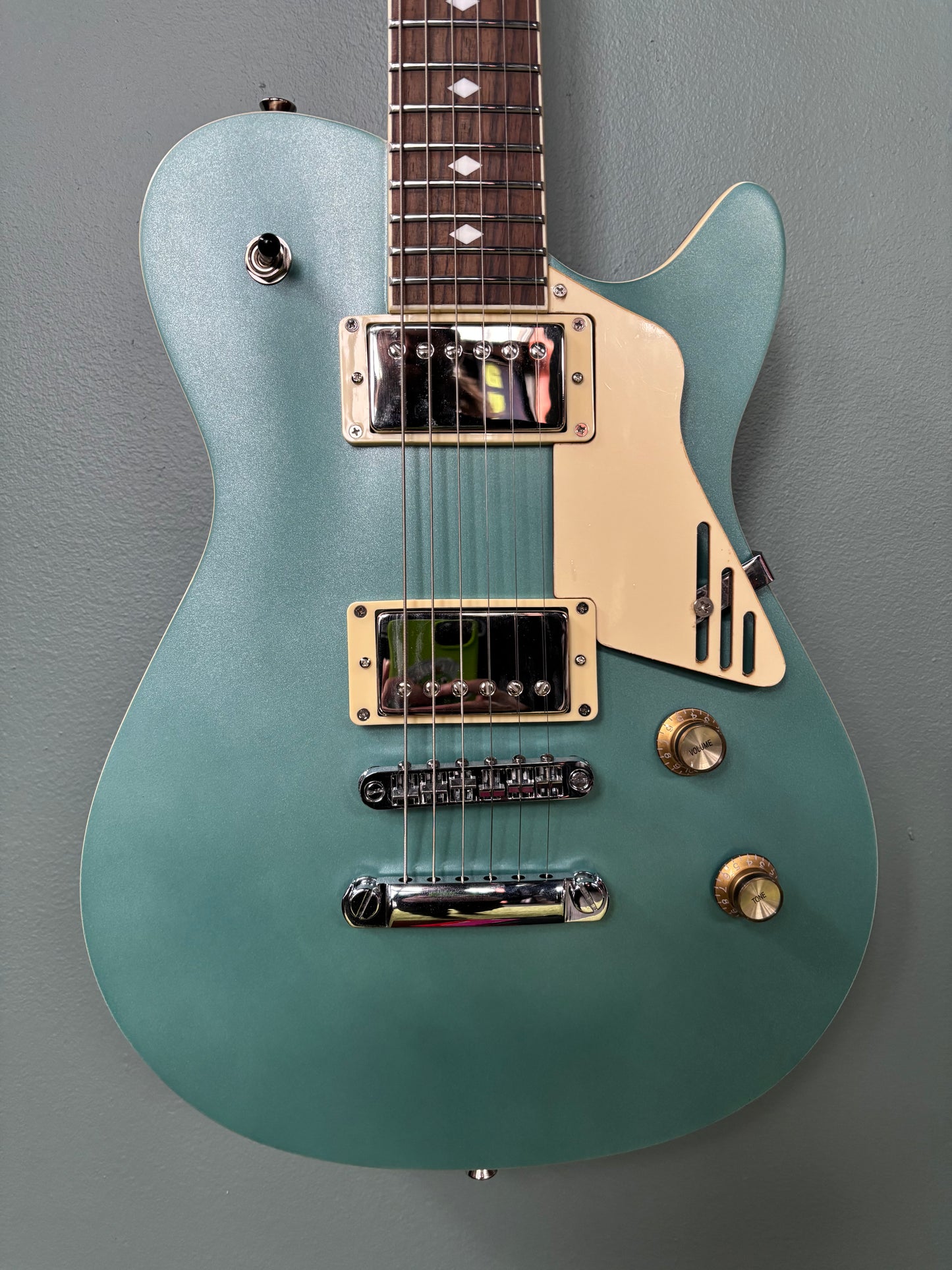 Magneto Velvet Deluxe Electric Guitar
