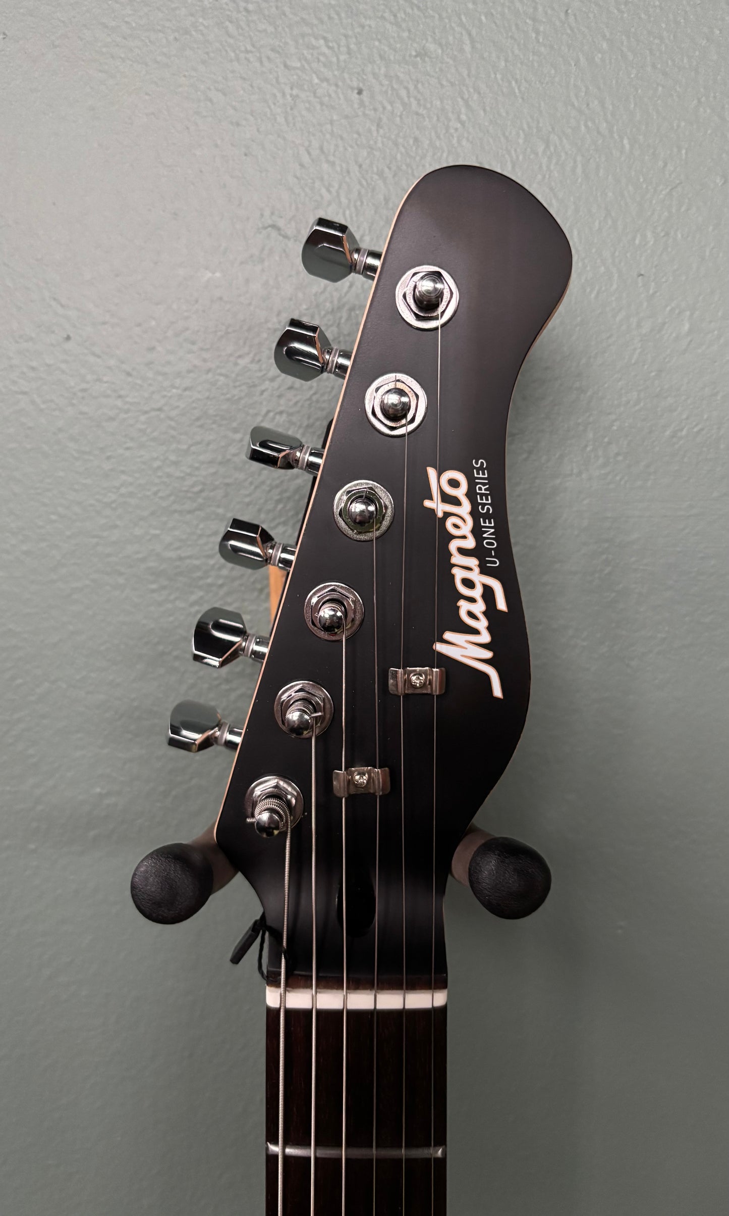 Magneto U-Wave Classic Ash UW-2311 Transparent Black Electric Guitar