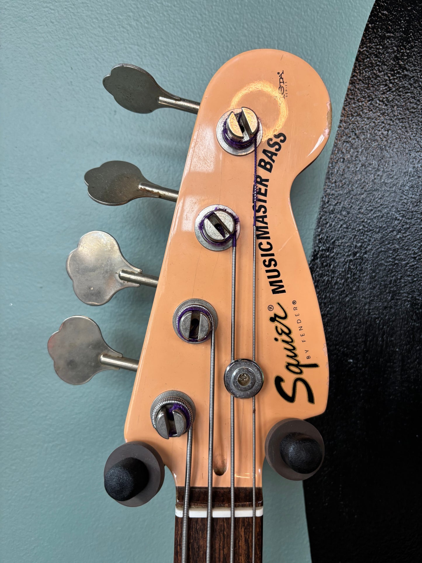 Used Squier Vista Musicmaster Bass - Shell Pink