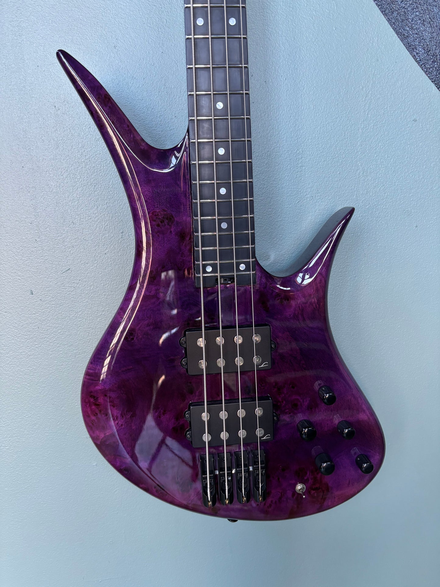 Legator HB 4-String Bass - Magenta