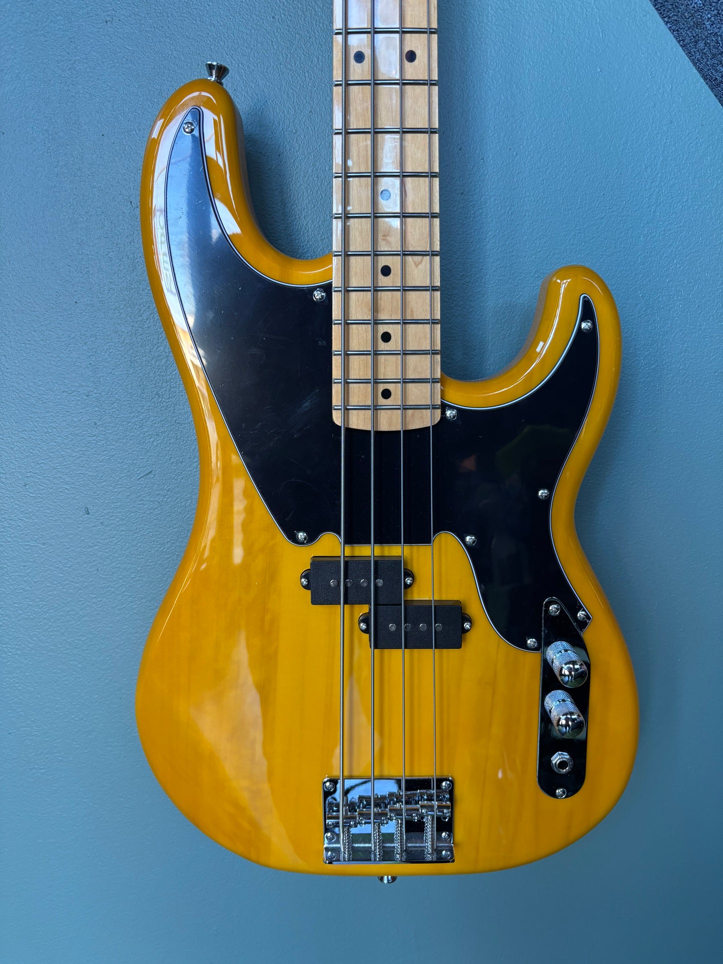 Tagima Usa Tagima TW 66 Electric Bass Butterscotch Blonde