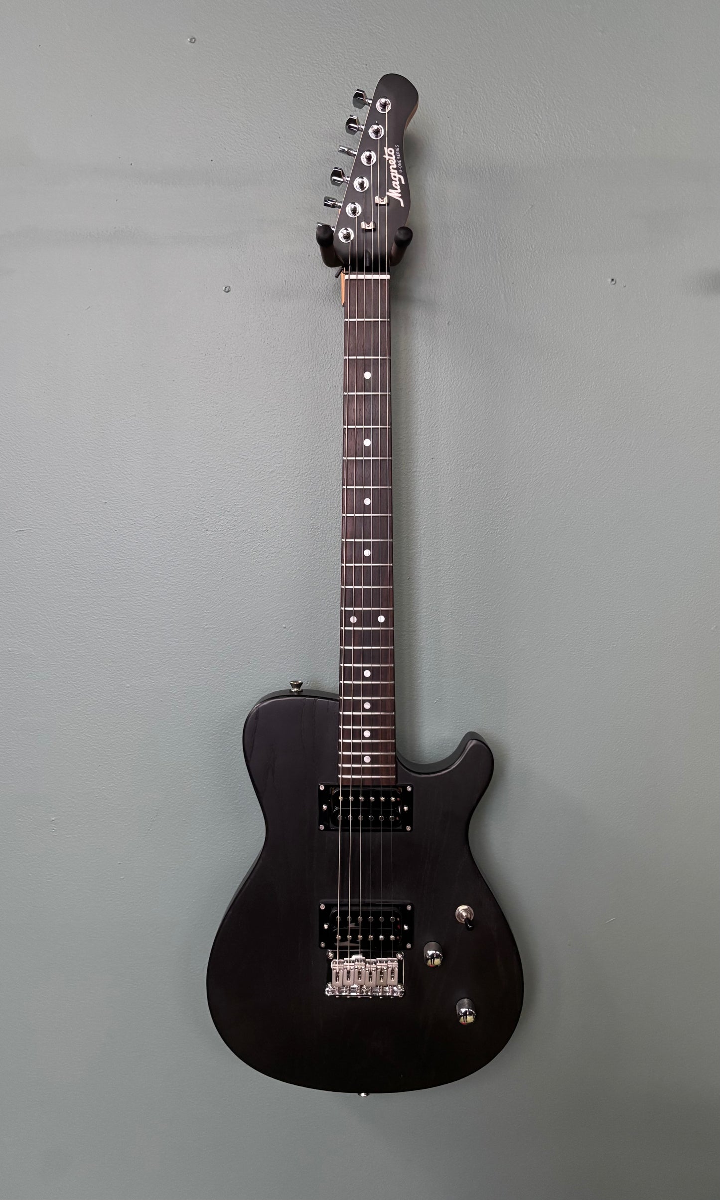 Magneto U-Wave Classic Ash UW-2311 Transparent Black Electric Guitar