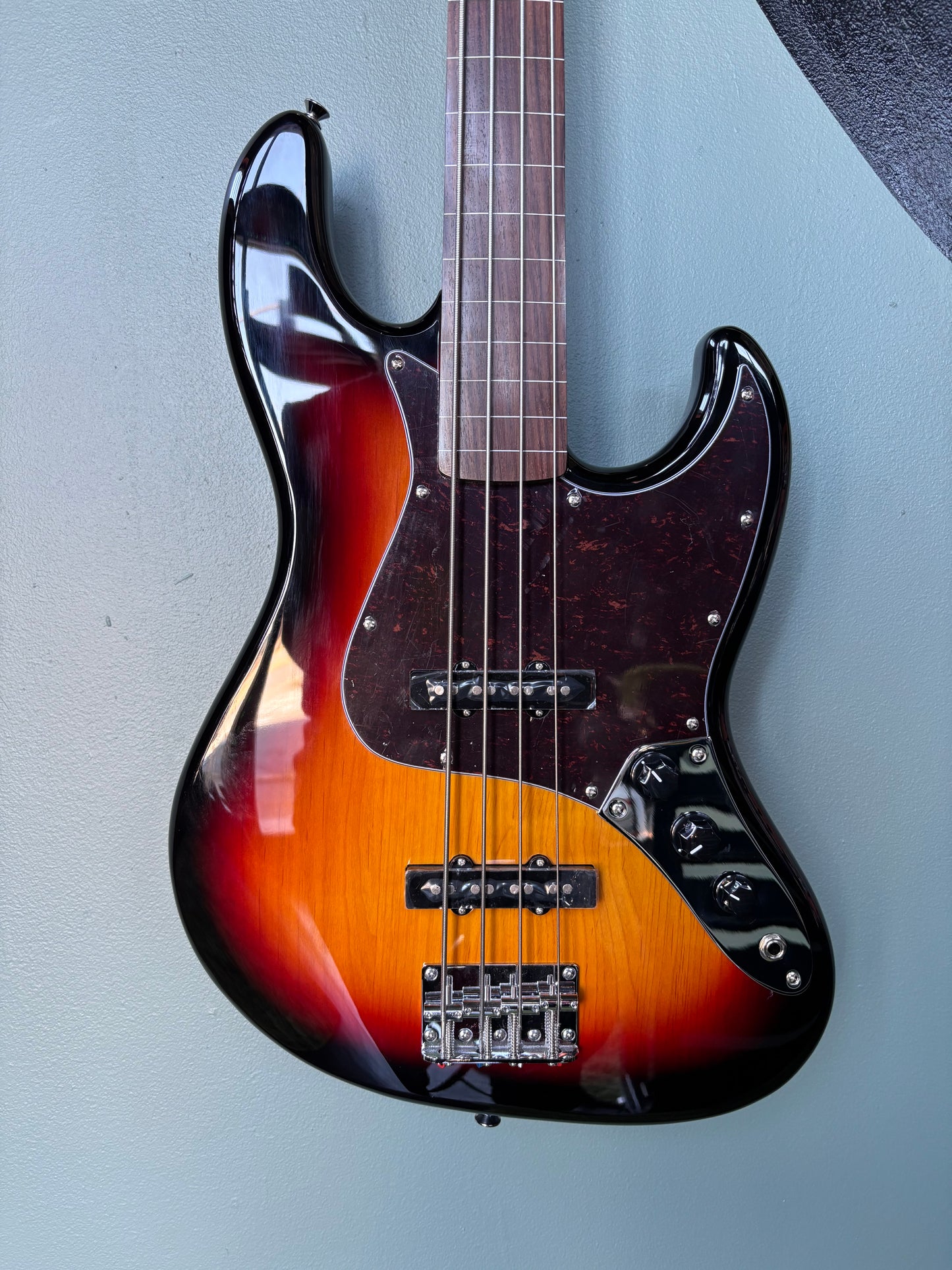 Tagima Usa Tagima W 73 4 Fretless Electric Bass 3 Tone Sunburst