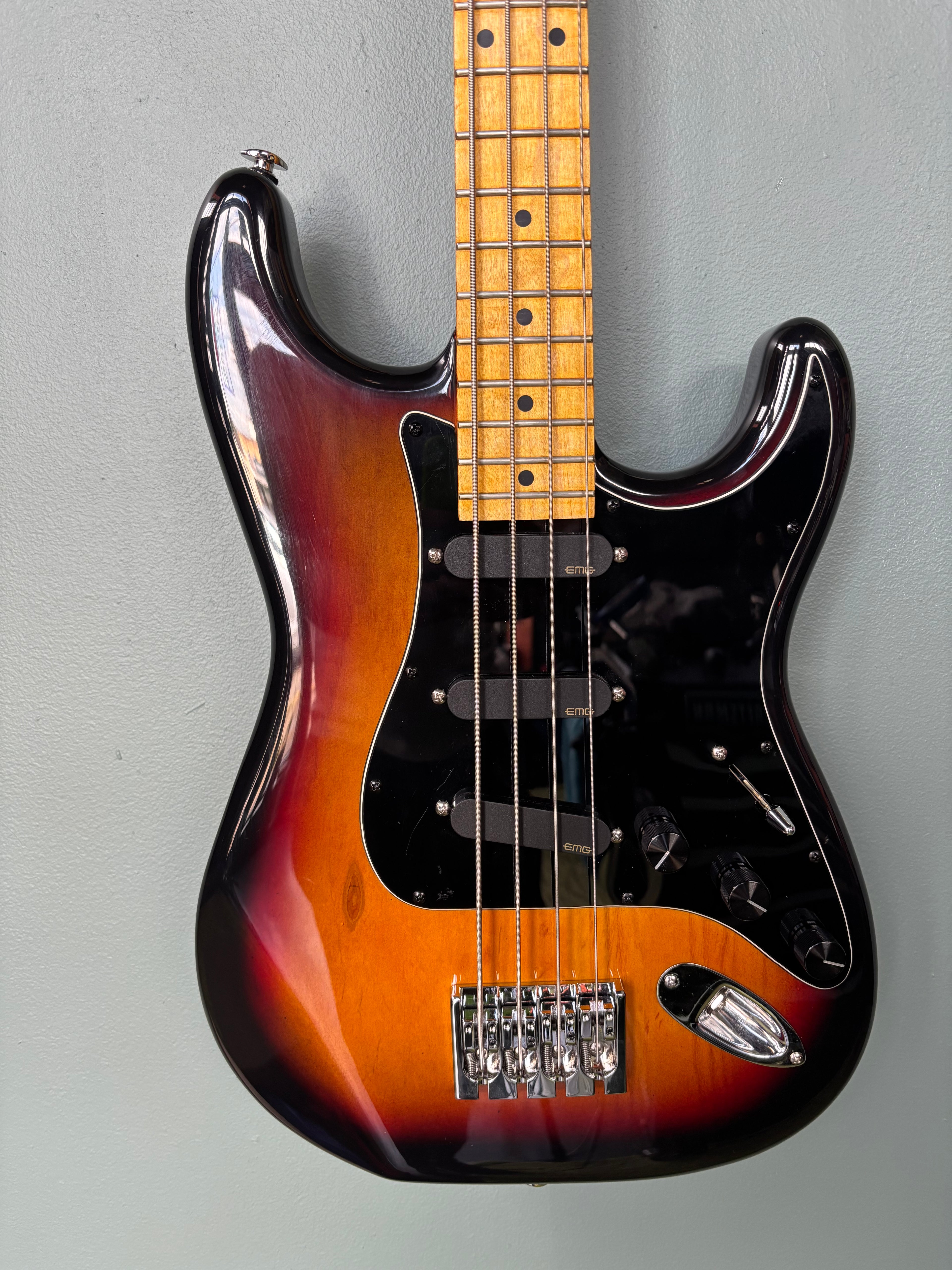 Landing Basses L300 Short Scale Bass