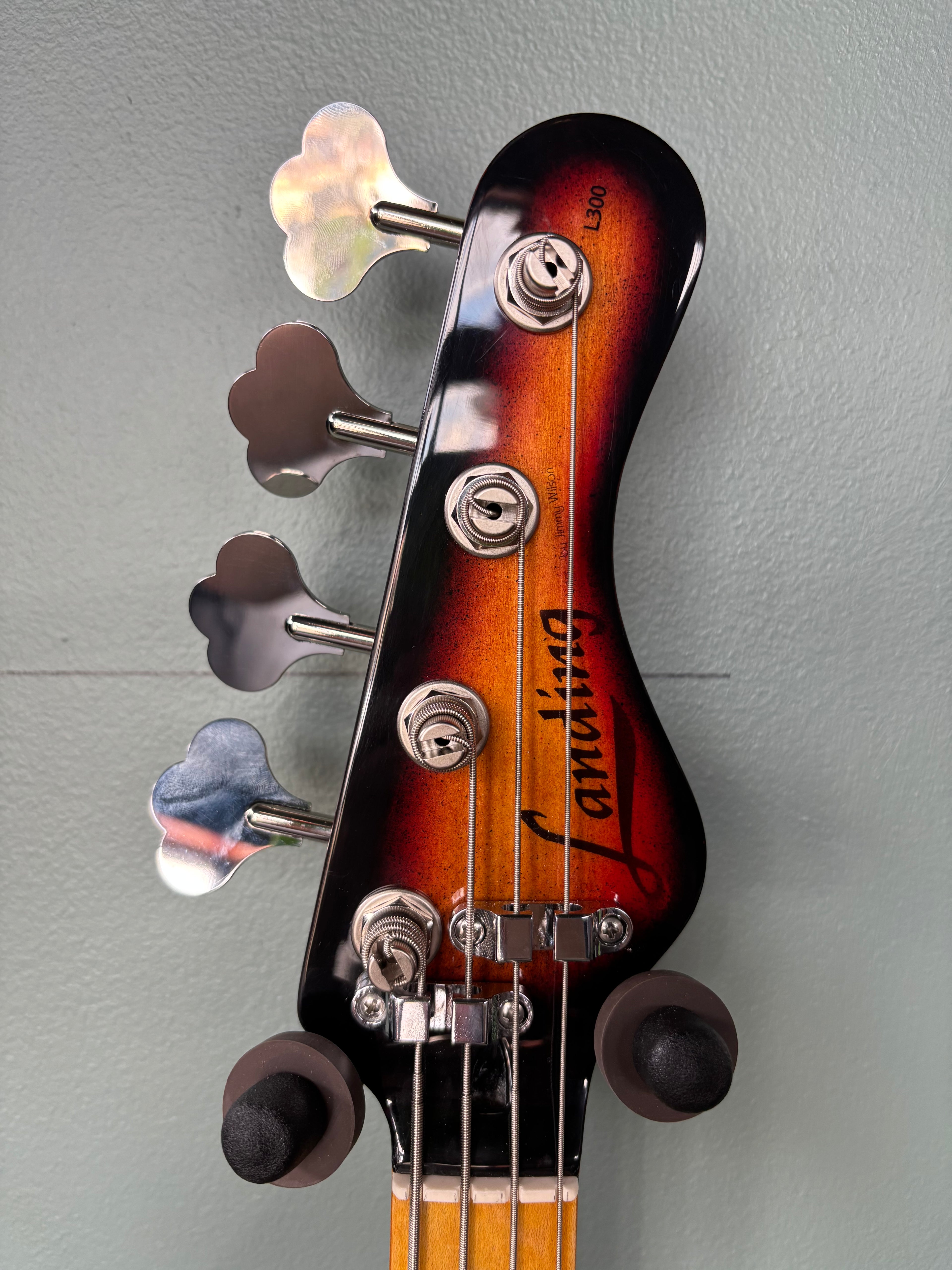 Landing Basses L300 Short Scale Bass