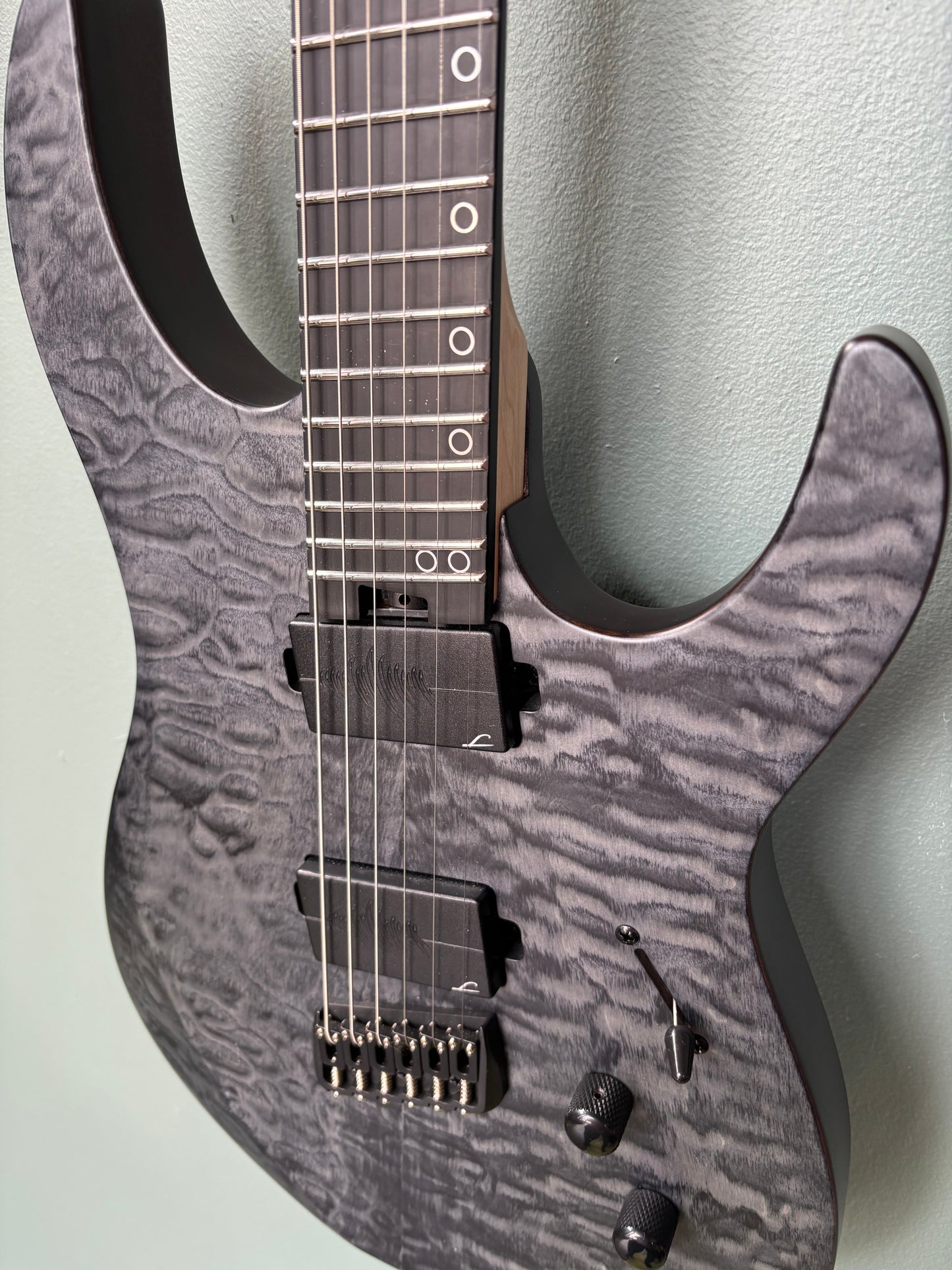 Legator Ninja FSS 6-String - Black Quilted Maple