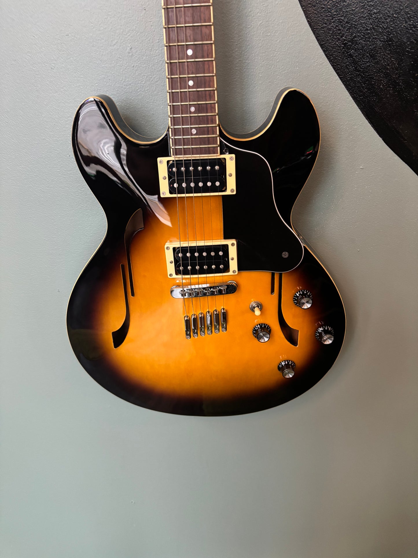 Used Yamaha SA500 Semi-Hollow Electric Guitar