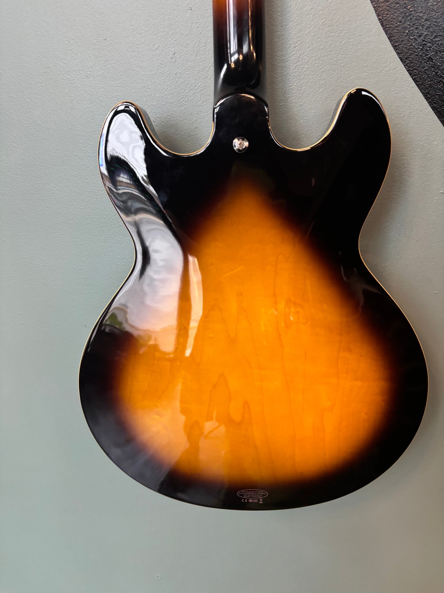Used Yamaha SA500 Semi-Hollow Electric Guitar