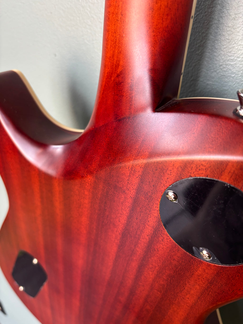 Magneto Velvet Deluxe Electric Guitar