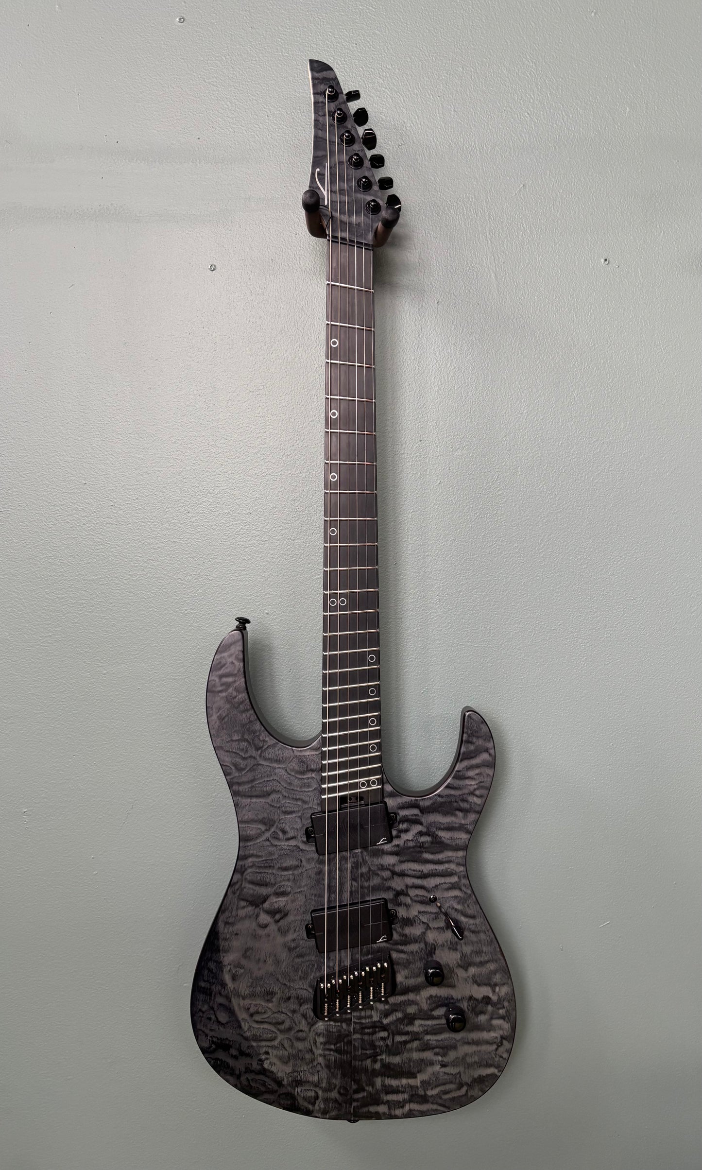 Legator Ninja FSS 6-String - Black Quilted Maple