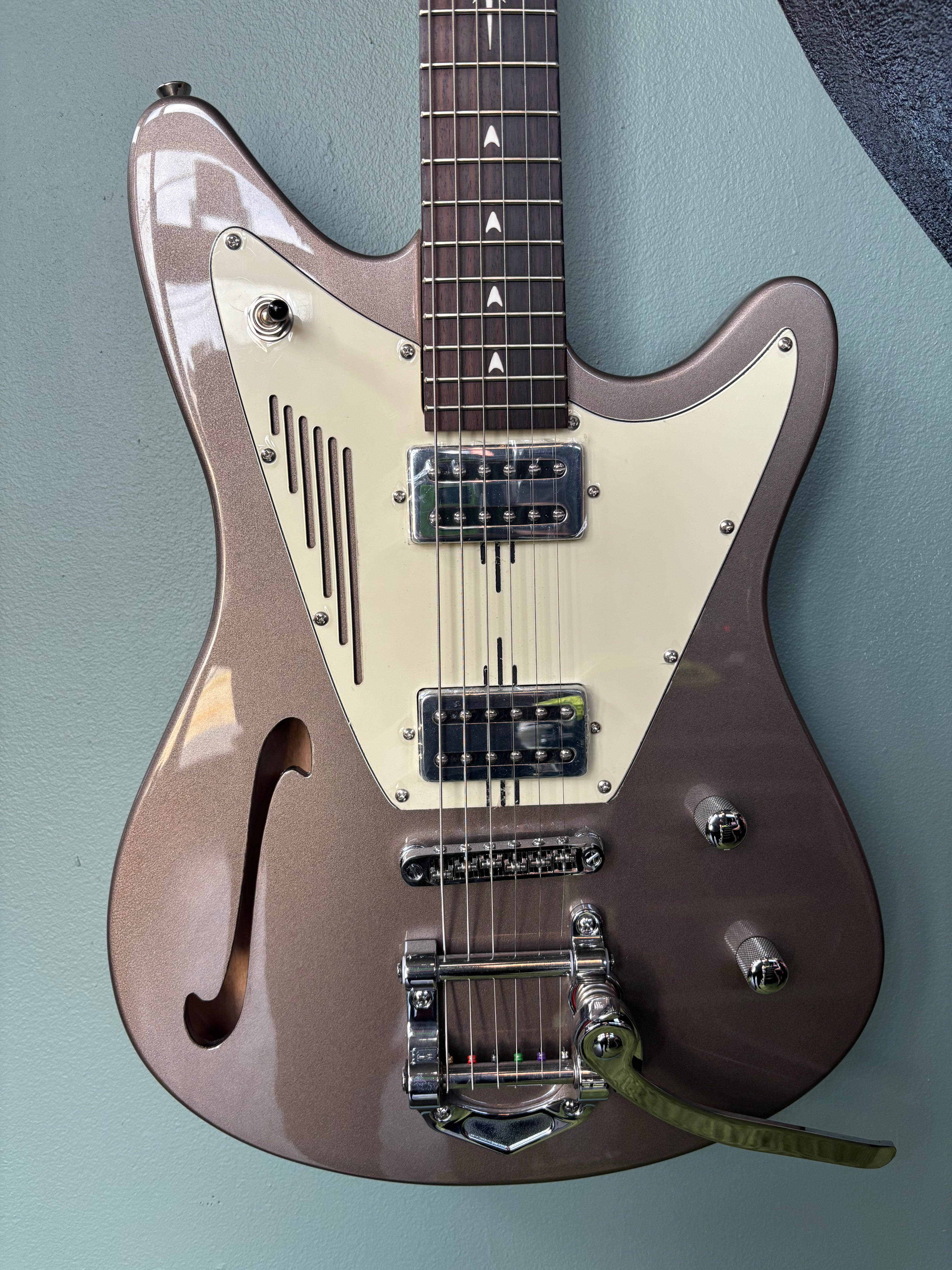 Magneto Starlux SL-4300 Electric Guitar