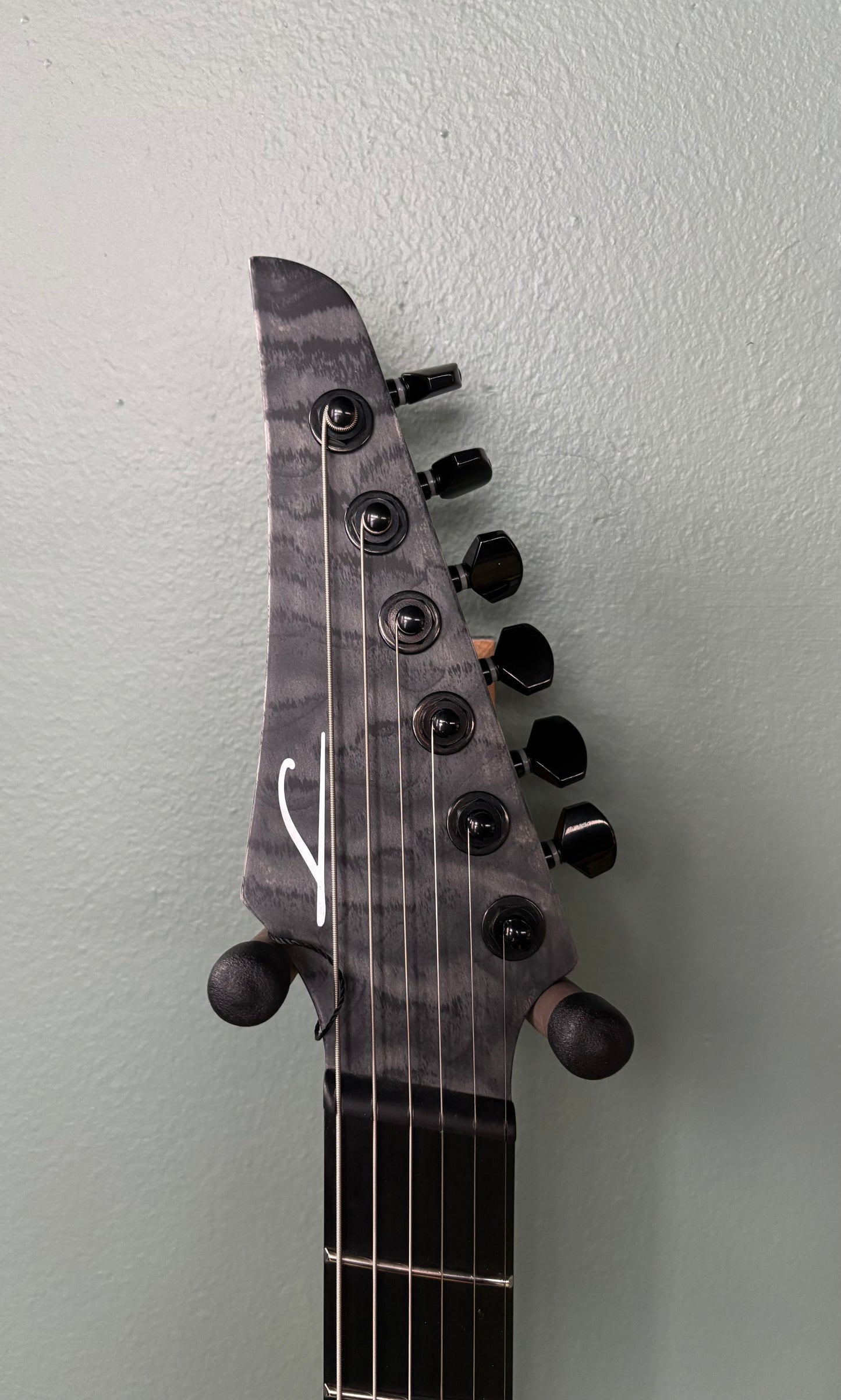 Legator Ninja FSS 6-String - Black Quilted Maple