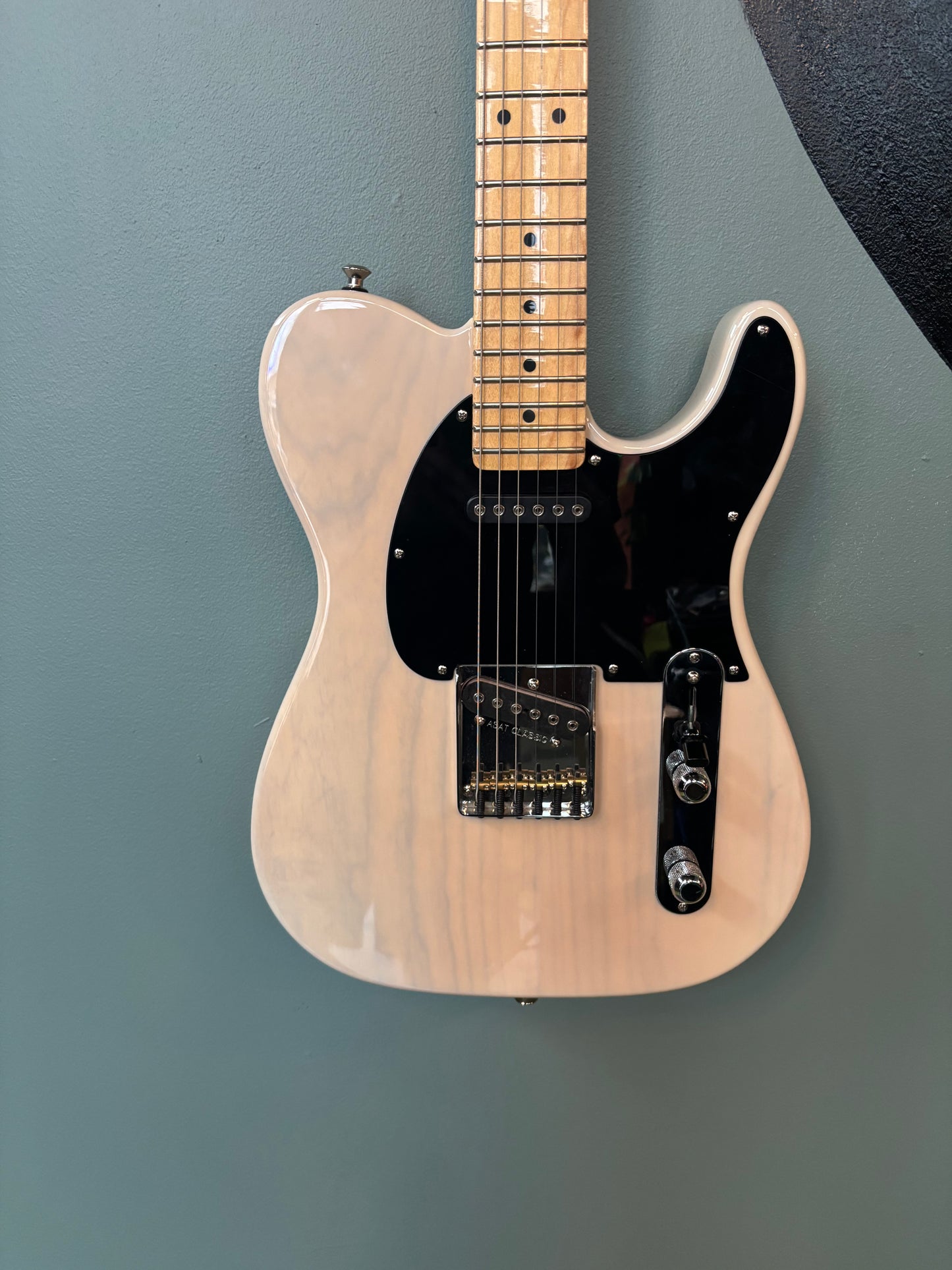 Used G&L Fullerton Deluxe Blonde ASAT Classic Alnico