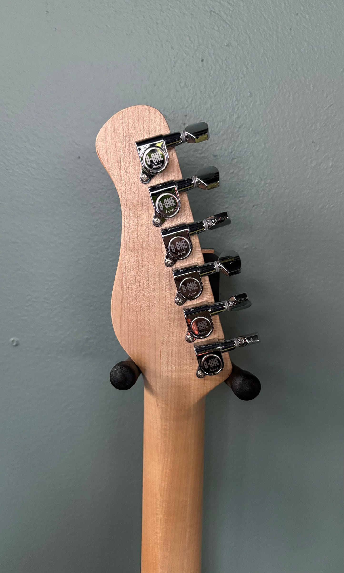 Magneto U-Wave Classic Ash UW-2311 Transparent Black Electric Guitar