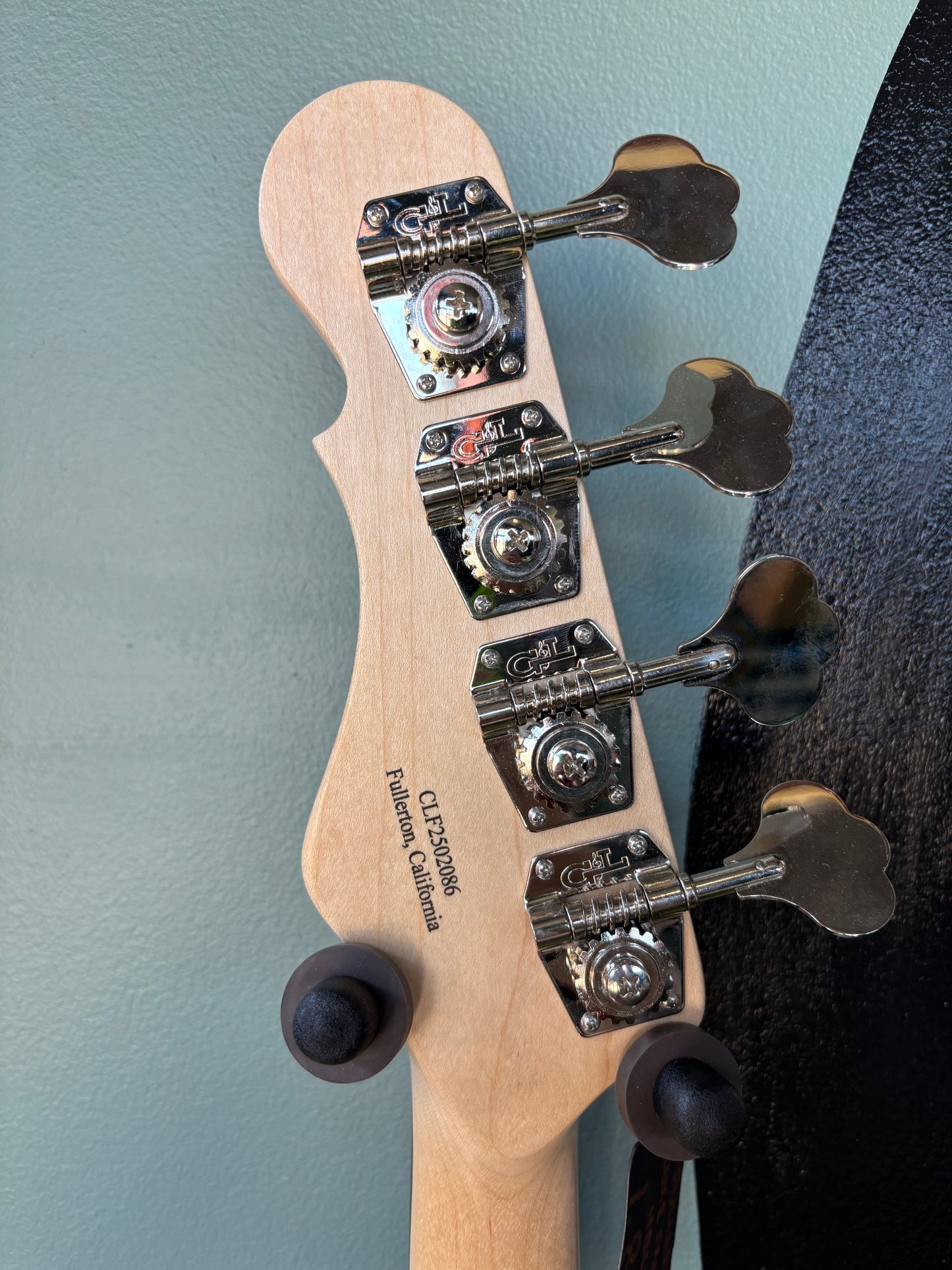 G&L Guitars G&L Fullerton Deluxe Fallout Bass, Himalayan Blue