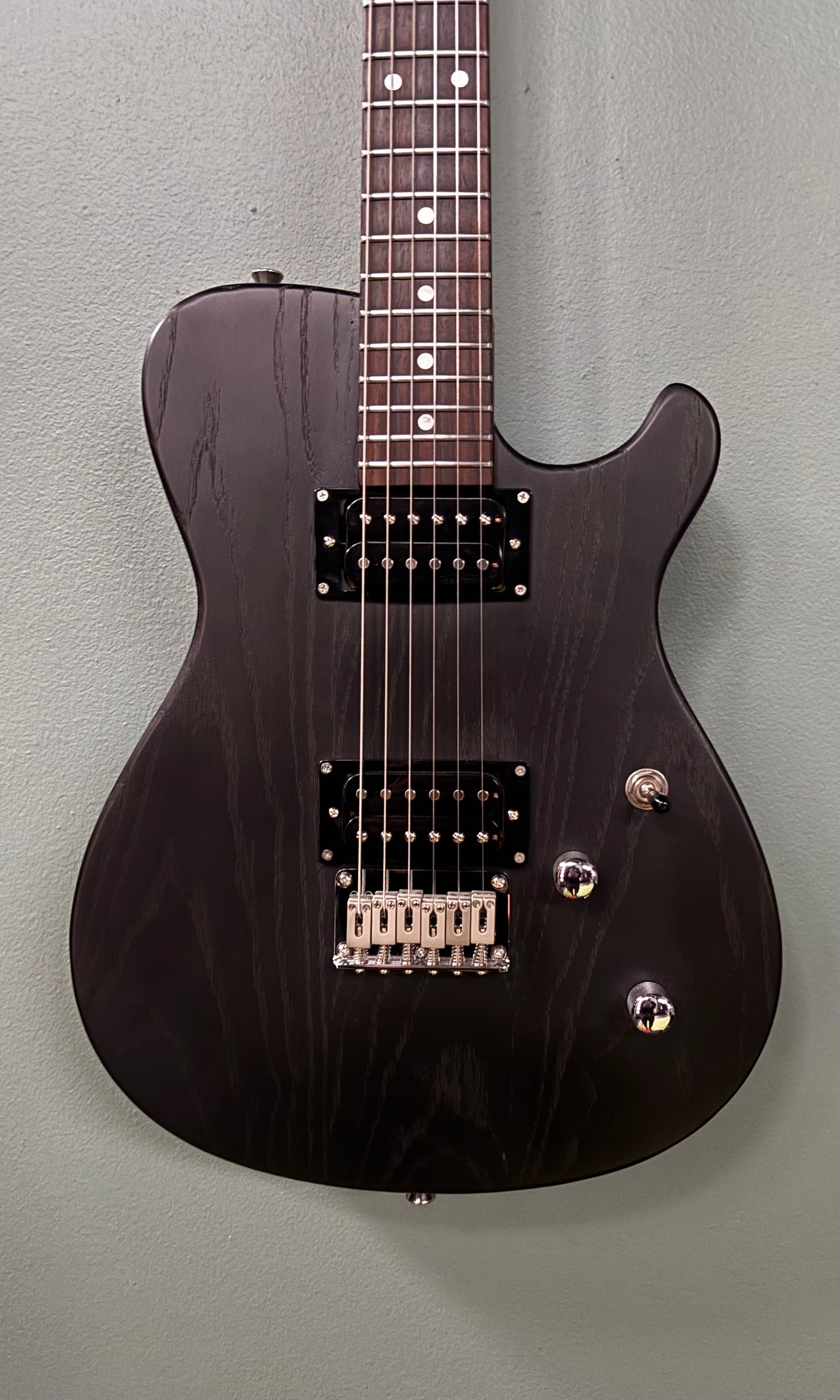 Magneto U-Wave Classic Ash UW-2311 Transparent Black Electric Guitar